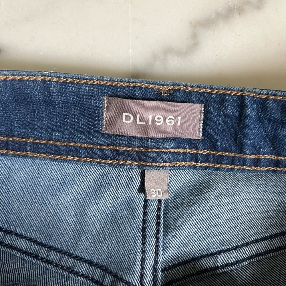 LABOR DAY SALE DL 1961 Jeans Size 30 Straight Leg Premium Stretch Denim - Picture 4 of 6